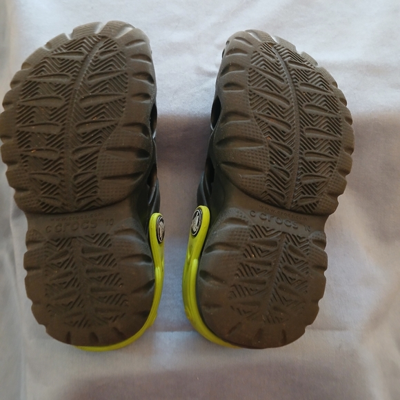 CROCS Children's Black Clogs With Green Straps Size C 10 - Picture 8 of 10